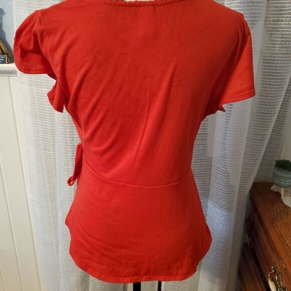 No Boundaries red wrap shirt sz medium - Picture 3 of 6